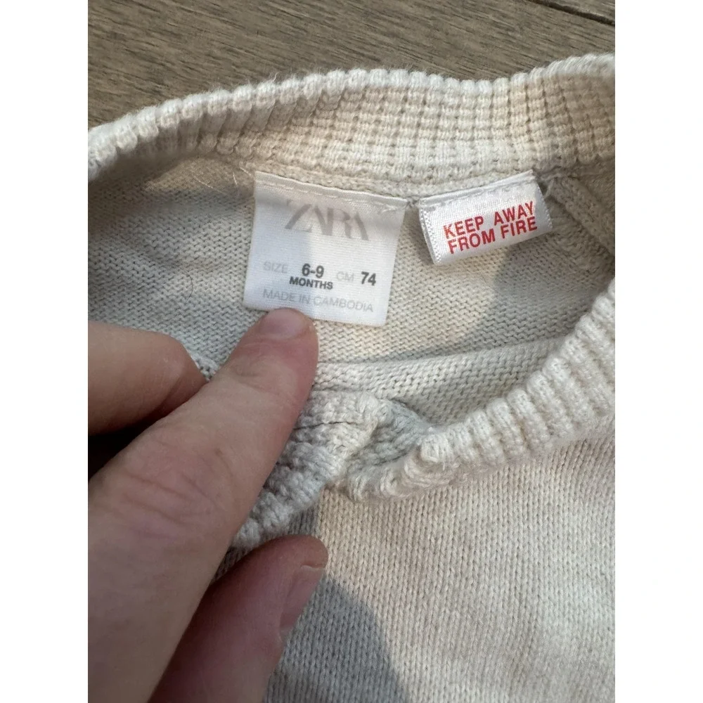 Zara Baby Sweater 6-9 Months‎ Beige Knit Button Neck Pullover Solid Unisex